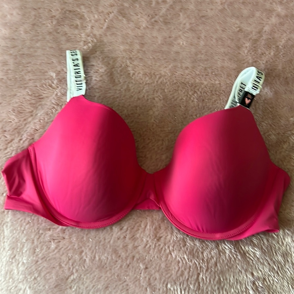 NEW VICTORIA SECRET T-shirt, lightly lined Demi BRA SIZE 38C